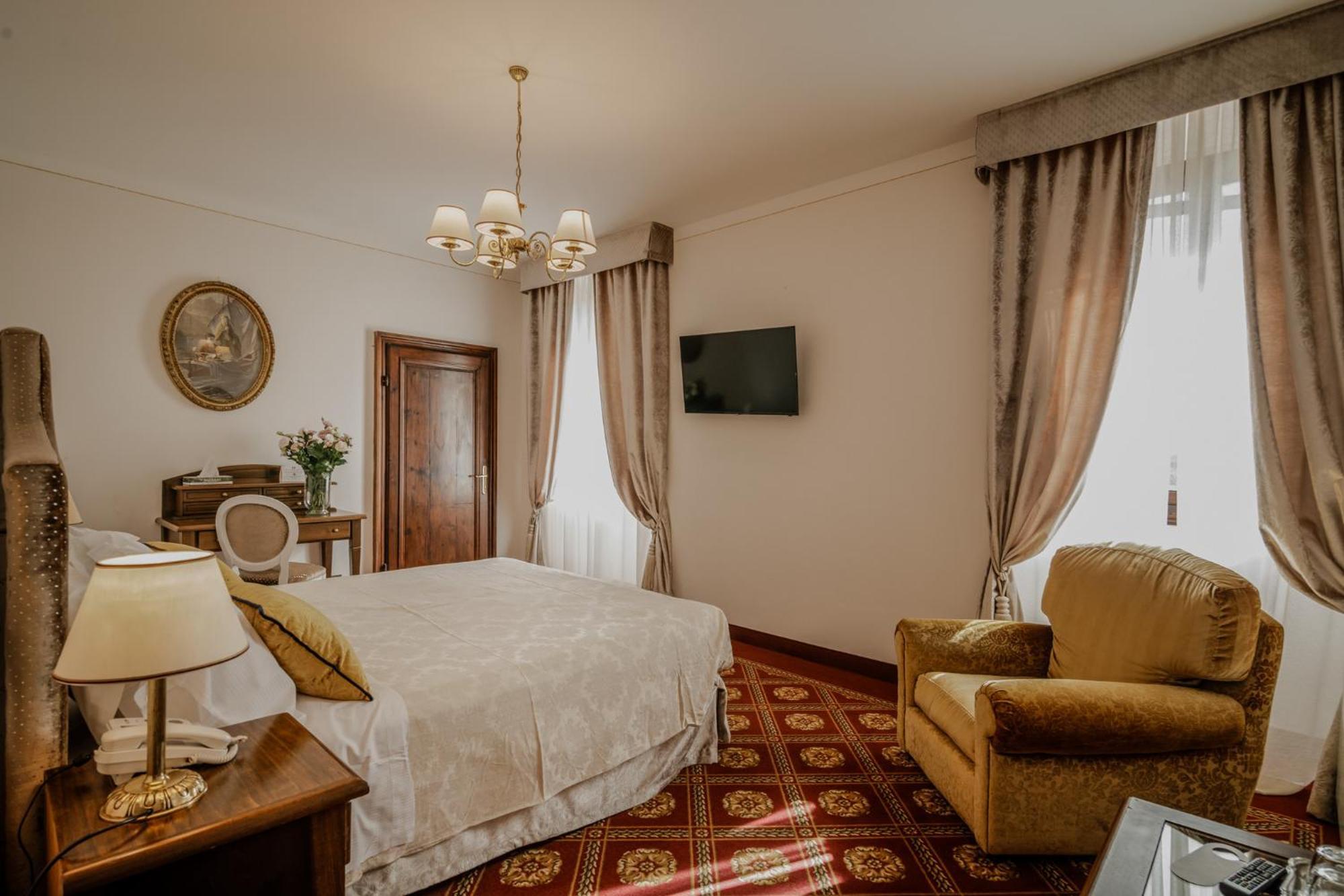 Villa Lecchi Hotel Wellness Colle Val D'Elsa Exterior photo